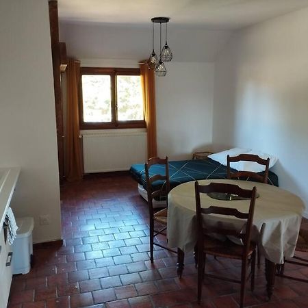 Appartement Dans Village Calme A 5 Min Des Lacs Mathaux Екстериор снимка