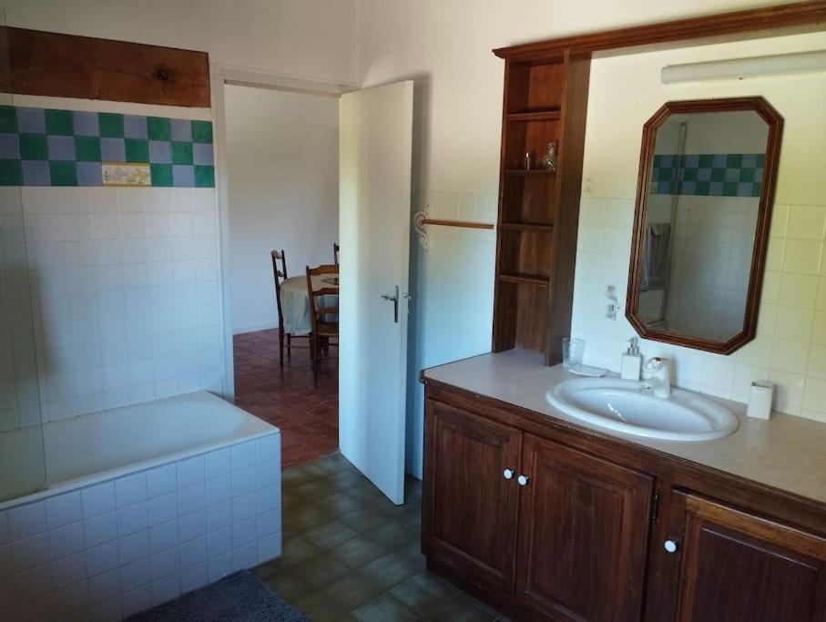 Appartement Dans Village Calme A 5 Min Des Lacs Mathaux Екстериор снимка