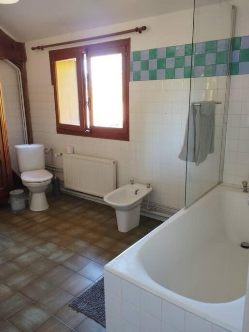 Appartement Dans Village Calme A 5 Min Des Lacs Mathaux Екстериор снимка