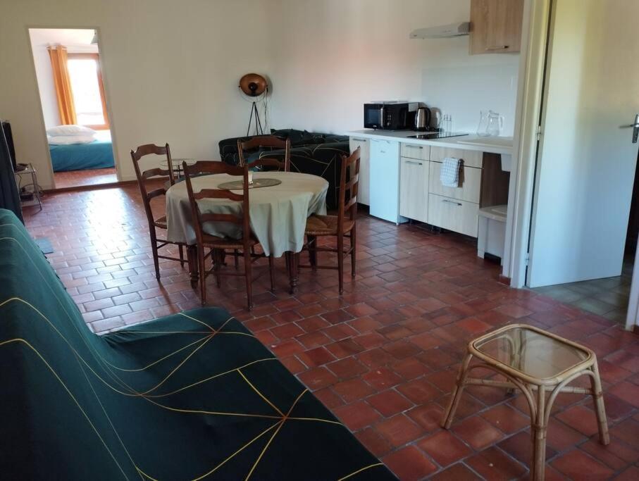 Appartement Dans Village Calme A 5 Min Des Lacs Mathaux Екстериор снимка